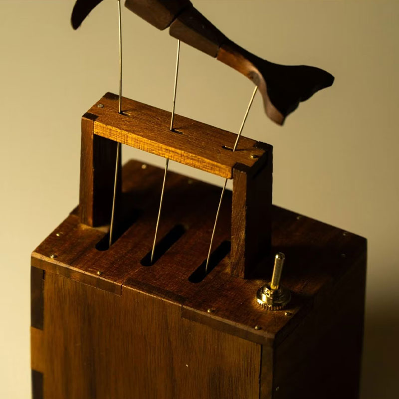 Cargue la imagen en el visor de la galería, Wooden Whale, Automata Whale, Narwhal Music Box, Mechanical Whale, Ornament, Wood art, Statue, Sculpture, Home Decor, Woodcarving, Handmade