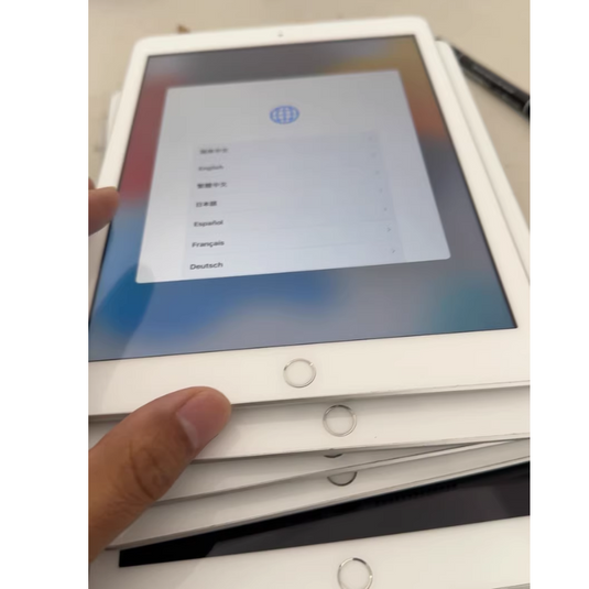 [Pre-owned][9/10] Apple iPad 5th Unlocked / Gold / WIFI / 128GB - Polar Tech Australia
