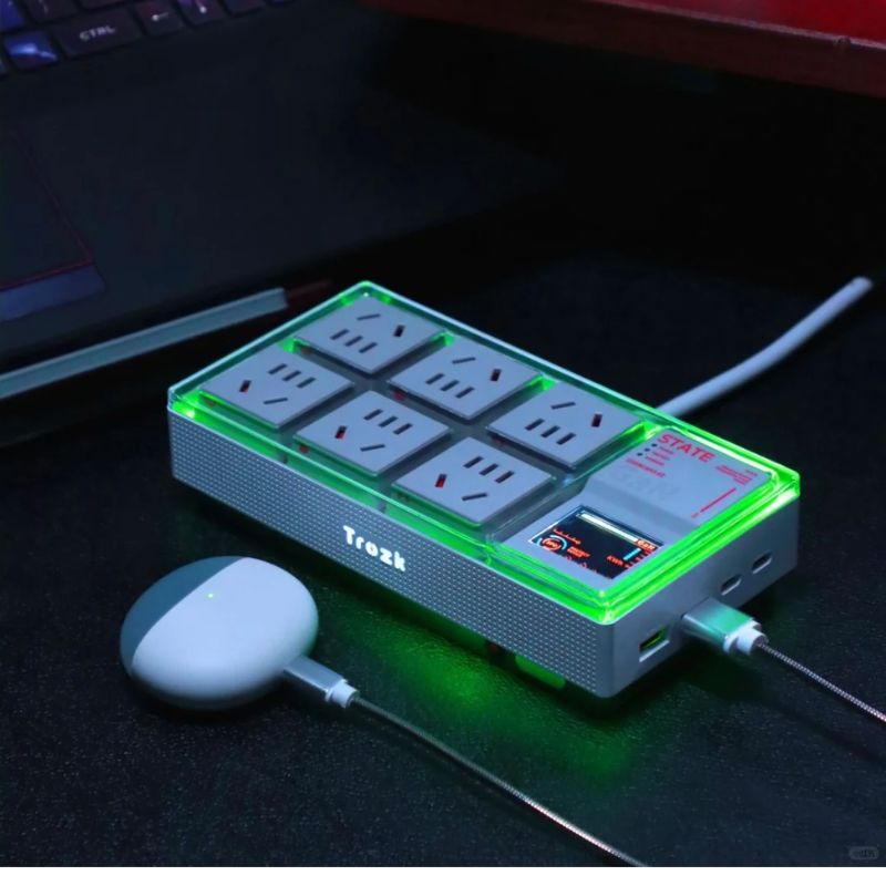 Cargue la imagen en el visor de la galería, Trozk 65W RGB Charging Station Power Strip Gaming Room
