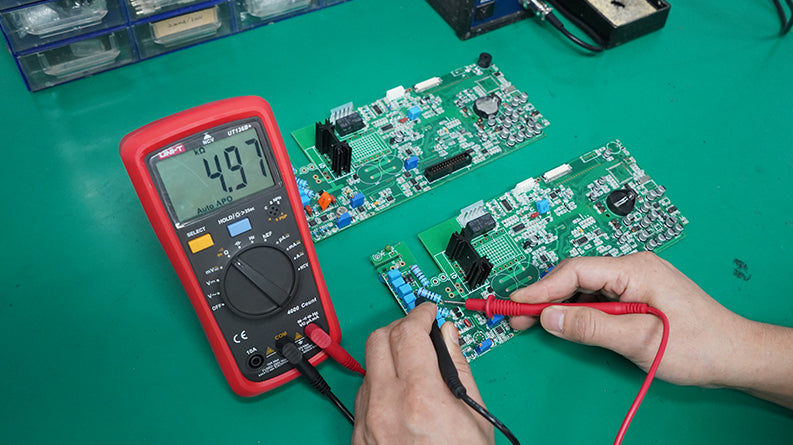 Chargez l&#39;image dans la visionneuse de la galerie, [UT136B+] UNI-T Digital multimeter tester AC DC Voltmeter Ammeter Ohm capacitance HFE Diode/transistor tester - Polar Tech Australia
