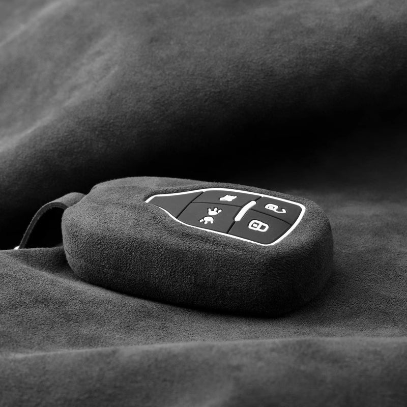 Cargue la imagen en el visor de la galería, Luxury Suede Car Key Fob Case Cover for Maserati Levante, MC20, Ghibli, Quattroporte 2014-2022 – Skin-Friendly, Durable &amp; Stain-Resistant
