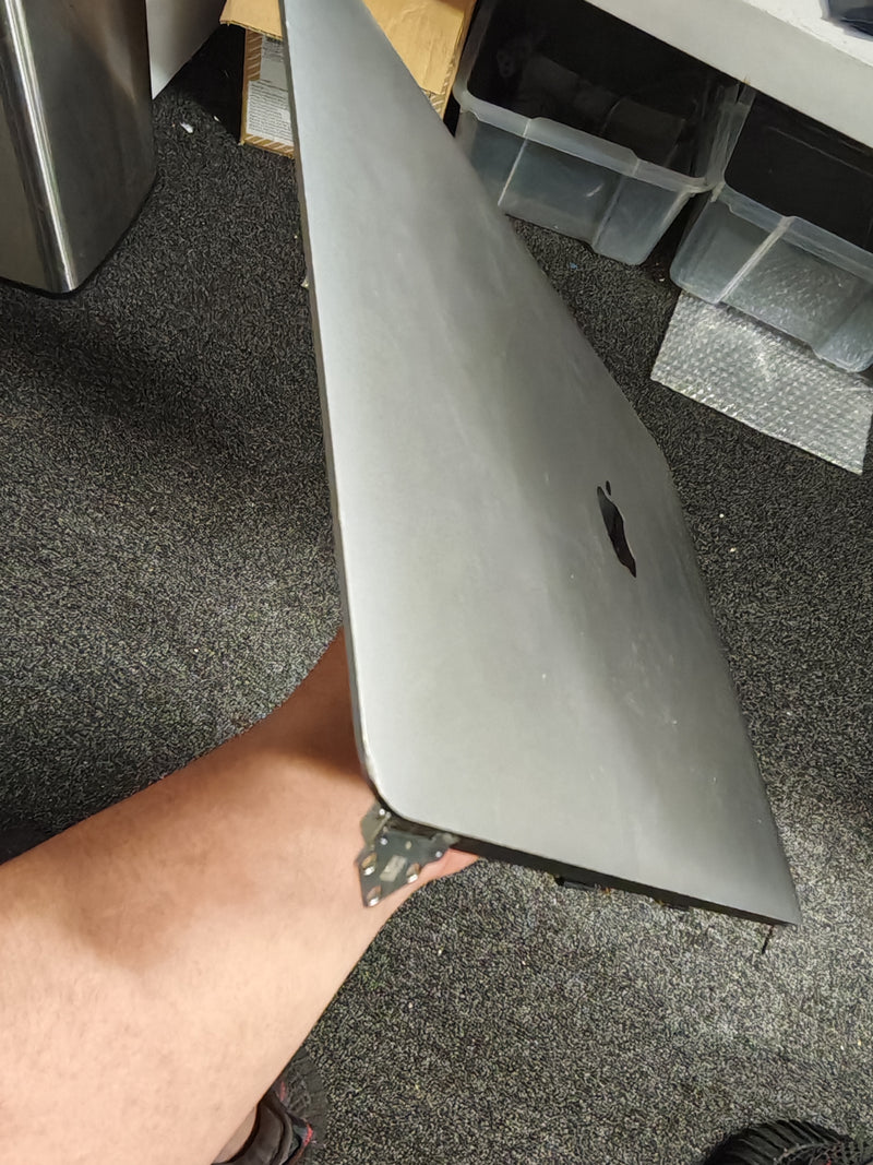 Cargue la imagen en el visor de la galería, [USED][Front Part Assembly] Apple MacBook Pro 15&quot; A1707 &amp; A1990 LCD Display Screen With Frame - Polar Tech Australia
