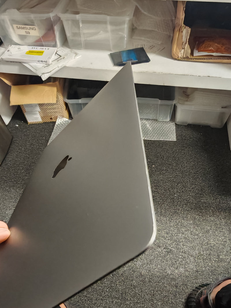 Cargue la imagen en el visor de la galería, [USED][Front Part Assembly] Apple MacBook Pro 15&quot; A1707 &amp; A1990 LCD Display Screen With Frame - Polar Tech Australia
