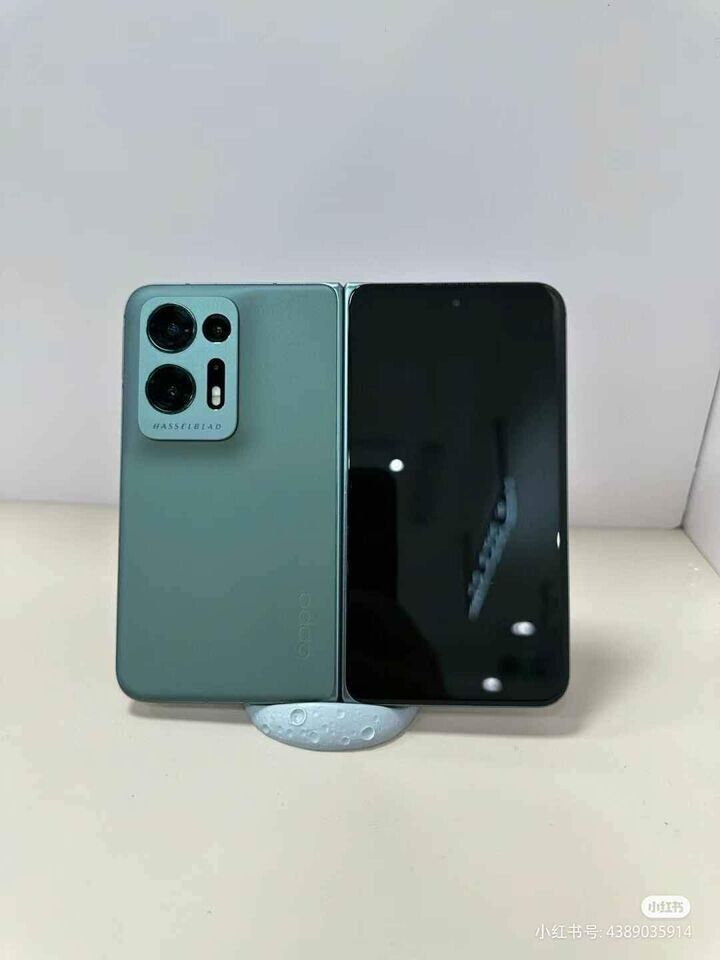 Load image into Gallery viewer, [Used 9/10] OPPO Find N2 (PGU110) - Snapdragon 8+ Gen 1 16GB RAM 512 GB Smartphone - Green Color - Polar Tech Australia
